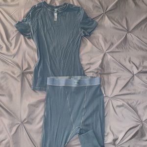 Skims Leggings + T-shirt Set